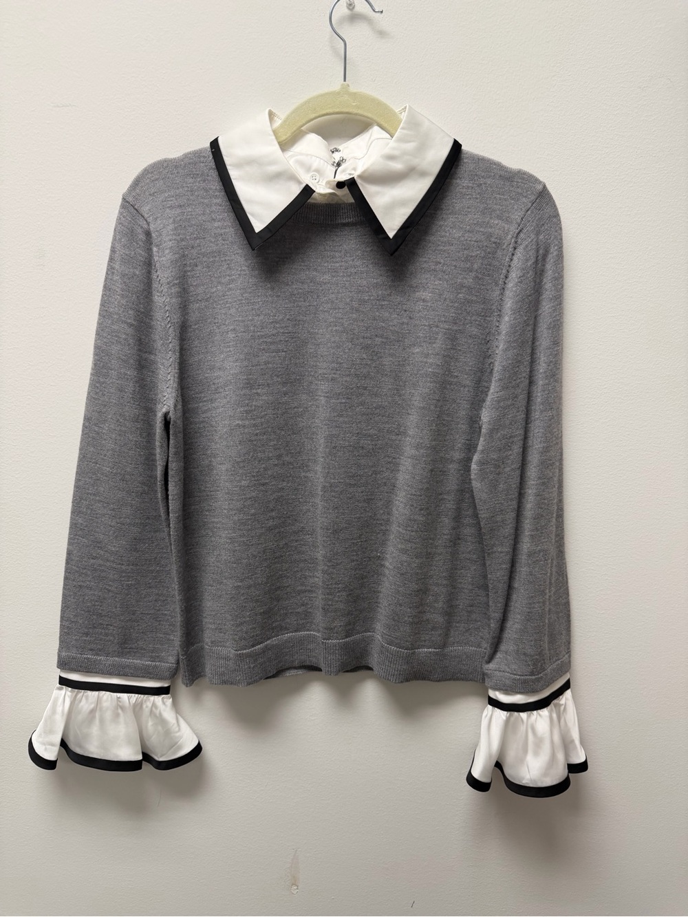 Alice + Olivia Gray Knit Long-Sleeve Top with White Ruffled Collar & Cuffs
